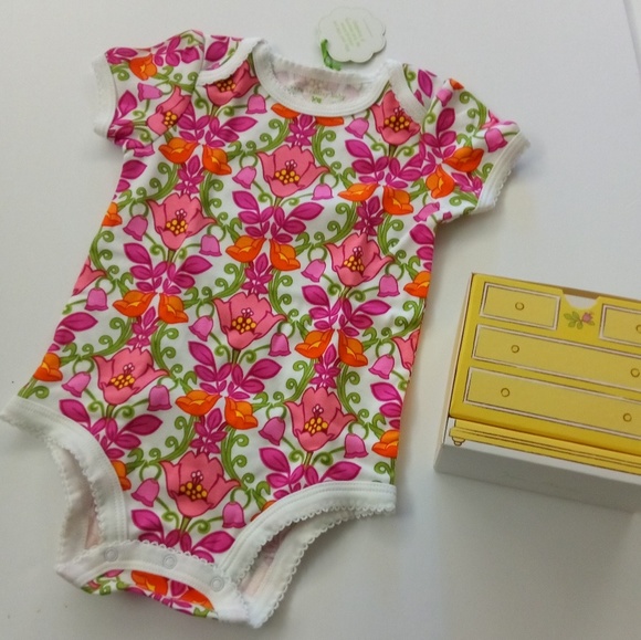 BABY ONESIE👣 Vera Bradley ruffle bodysuit onesie - Picture 8 of 8